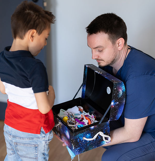 Dr-Benjamin-Ross-with-child-patient