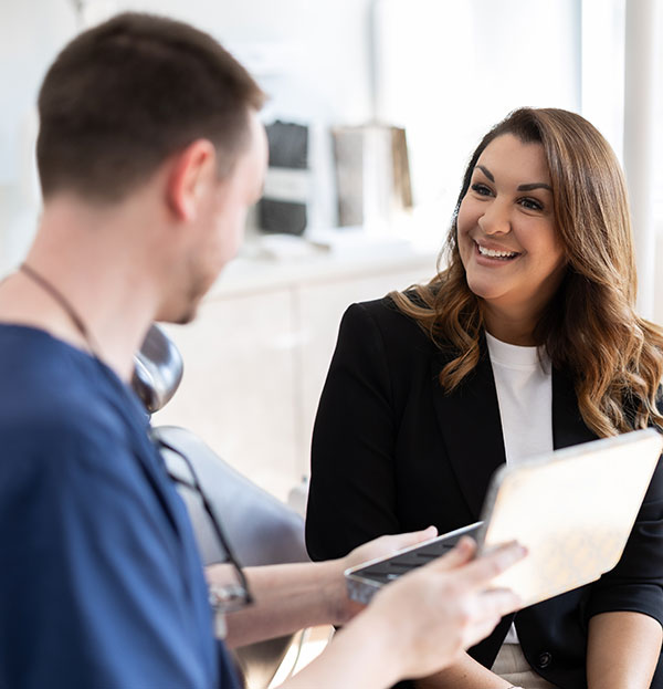 Dr-Benjamin-Ross-with-teeth-whitening-patient